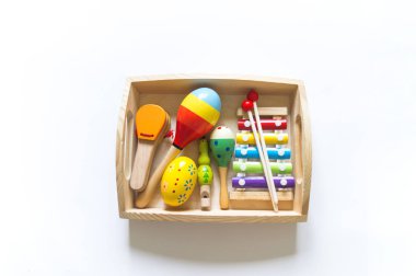Montessori malzeme müzik eğitimi için. Doğal malzeme.