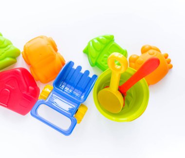 Kum için oyuncaklar. Çocuk oyuncak yaz deniz oyunu. kopya alanı. Düz yatıyordu. Gökkuşağı rengi. Açık havada anaokulu oyun alanı