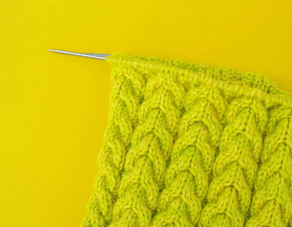 Yellow and green coats of wool lie on the table. — Stock Photo, Image