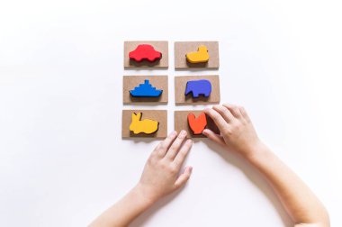 Montessori eğitimini sıralamak. Oyunlar için nesneler ve formlar