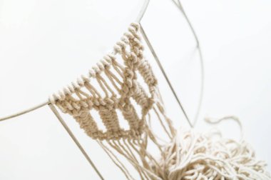 Macrame dikiyor. En sevdiğim hobi.