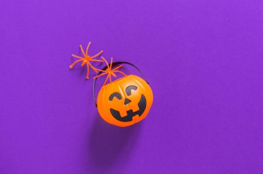 Cadılar Bayramı oyuncak balkabağı. Çocuklar için sonbahar dekoru