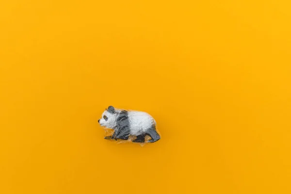 Panda Está Enredado Una Bolsa Plástico Concepto Plástico Animal Fondo — Foto de Stock