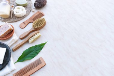 Eko-sabun seti, bambu diş fırçası, Geometri doğal kozmetik ürünleri ve aletleri. Sıfır atık, plastiksiz. Sürdürülebilir yaşam tarzı kavramı.