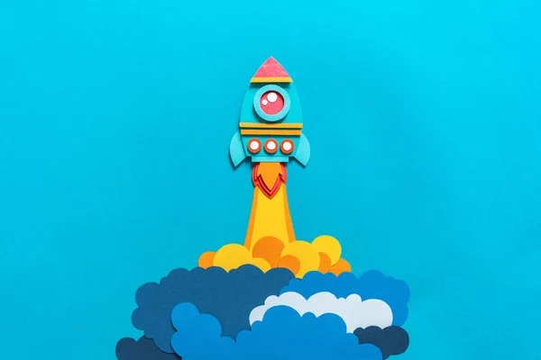 Rocket Despega Naves Papel Vuelta Escuela Copiar Espacio Fondo Azul — Foto de Stock