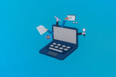 Yaratıcı iş. Laptop servisleri ve servis bakımı. Evden ders çalışmak. Mavi arkaplan.