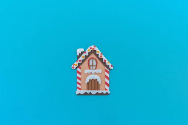 Kağıt sanatı Noel konsepti. Tatil günü. Zencefilli kurabiye evi. Boşluğu kopyala