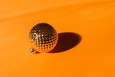 Portakallı Noel gölgesi. Noel balosu. Yeni yıl konsepti. Sıcak ve güvenilir renk.