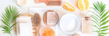 Çevre dostu kozmetikler. Vücut bakımı. Doğadan gelen ev tarifi. Beyaz arka plan. Sıfır atık, plastiksiz. Sancak Kopyalama alanı