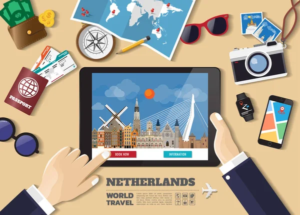 Hand holding smart tablet reserva de viaje destino.Netherland — Vector de stock