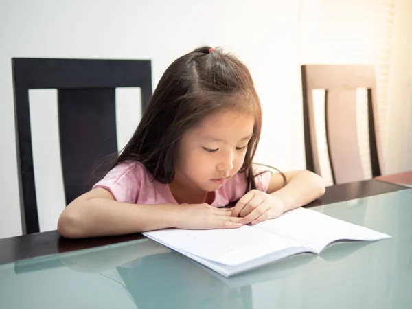 Asia Little Student Girl Studying Reading Book Home Table Home — Stock Photo, Image