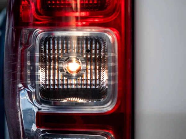 Bir Kamyon Stop Lambası Closeup Dönüş Sinyali Açın — Stok fotoğraf