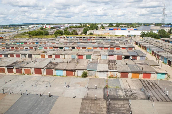 Vista aérea de muitas garagens para carros de estacionamento — Fotografia de Stock