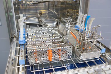 sterilizasyon sonrası diş aletleri