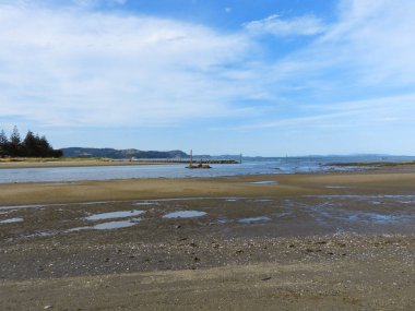 Sandy beach ve Orewa nehir Red Beach, Yeni Zelanda