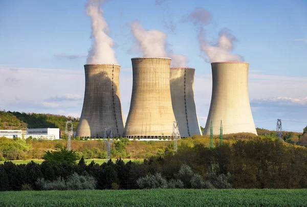 하루에 원자력 발전소 — 스톡 사진