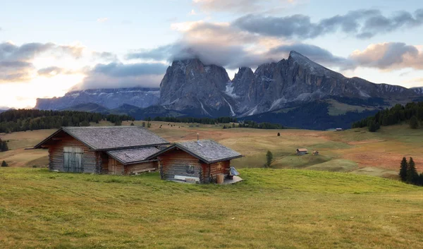 Talya Alpe Siusi Den Güzel Bir Manzara Yaz Güneşinin Doğuşunda — Stok fotoğraf