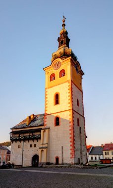 Banska Bystrica - Barbakan, Slovakya gün doğumunda