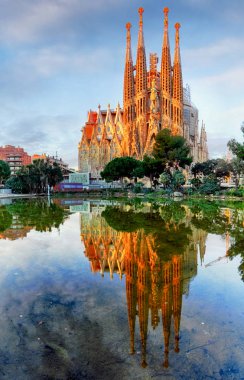 Barcelona, İspanya - Şubat 10: La Sagrada Familia - Barcelona, İspanya'Gaudi, 19 Mart 1882 yılından bu yana inşa ediliyor ve bitmiş değil henüz 10 Şubat 2016 tarafından tasarlanmış etkileyici Katedrali.