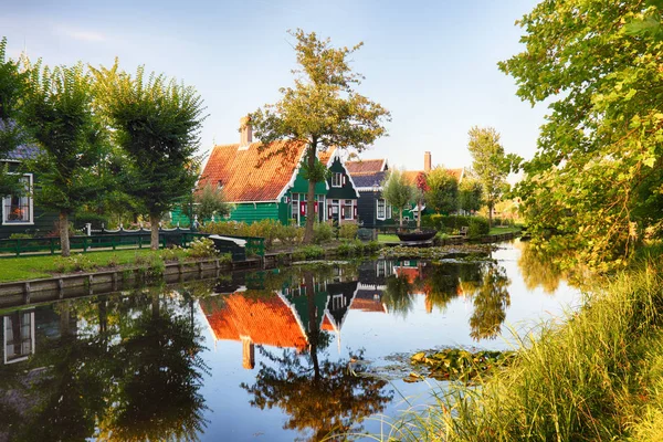 전통적인 집에는 역사적인 마을의 Zaanse Schans 네덜란드 — 스톡 사진