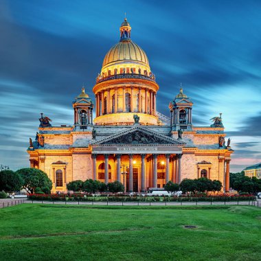Isaac Katedrali St Petersburg geceleri, Rusya Federasyonu.