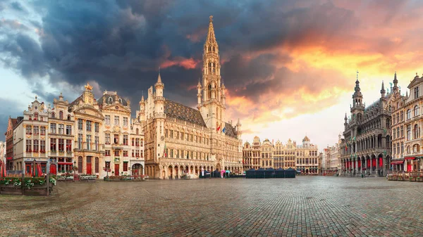 ブリュッセル 日の出のグランドプレイスのパノラマ ベルギー — ストック写真