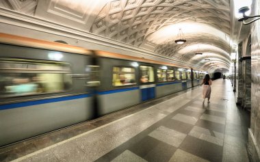 Moskova, Rusya - Ağustos 4, 2018:Metro Prospekt Mira istasyonu. Bir Moskova metrosu en ünlü istasyonları.