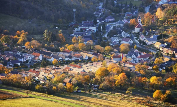 Slovacchia Villaggio Tramonto Autunno Paesaggio Con Casa Plavecke Podhradie — Foto Stock