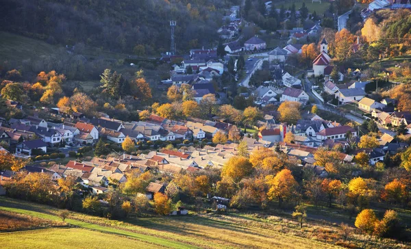 Slowakei Dorf Bei Herbstlichem Sonnenuntergang Landschaft Mit Haus Plavecke Podhradie — Stockfoto