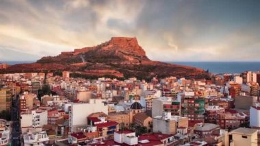 Alicante - İspanya, görünüm üzerinde Mount Benacantil, zaman atlamalı, Santa Barbara kale
