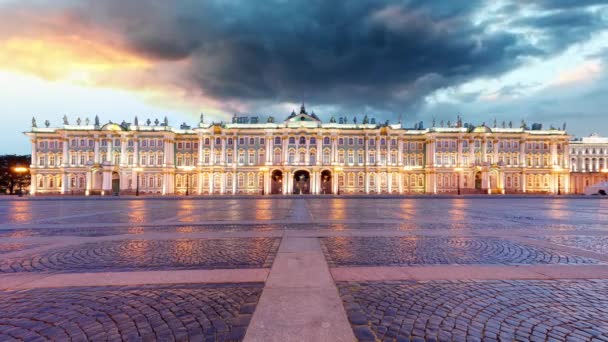 ロシア連邦 サンクトペテルブルクの冬宮殿 エルミタージュ 日の出時間の経過 — ストック動画