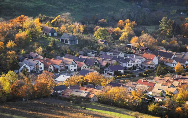 Slowakei Dorf Bei Herbstlichem Sonnenuntergang Landschaft Mit Haus Plavecke Podhradie — Stockfoto