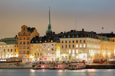 Doğal Old Town (Gamla Stan) mimarisi iskele Stokholm, İsveç