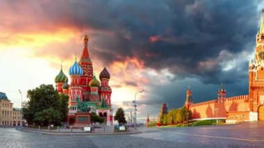 Rusya - Moskova Kızıl Meydan Kremlin'e ve Aziz Basil Katedrali ile zaman atlamalı