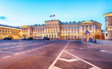 Rusya, St Petersburg, Isaak Meydanı, gece - Mariinsky Sarayı Binası yasama meclisi