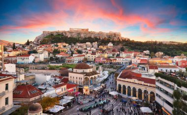 Atina, Yunanistan - Monastiraki Meydanı ve Antik Akropolis