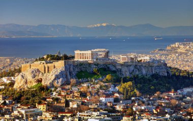 Te ile Atina üzerinden hava görünümünü Akropolis ve Lycabettus limandan tepe, gündoğumu, Yunanistan
