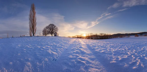 Winterfeld Mit Kapelle Panorama Ländlicher Landschaft — Stockfoto