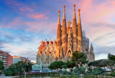 Barcelona 'daki Sagrada Familia Bazilikası. Antoni Gaudi başyapıtı 1984 yılında UNESCO 'nun Dünya Mirası listesine girdi..