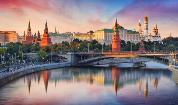 Moscú, Kremlin y el río Moskva, Rusia —  Fotos de Stock