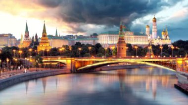 Rusya, Moskova şehir manzarası gün batımında - zaman atlamalı