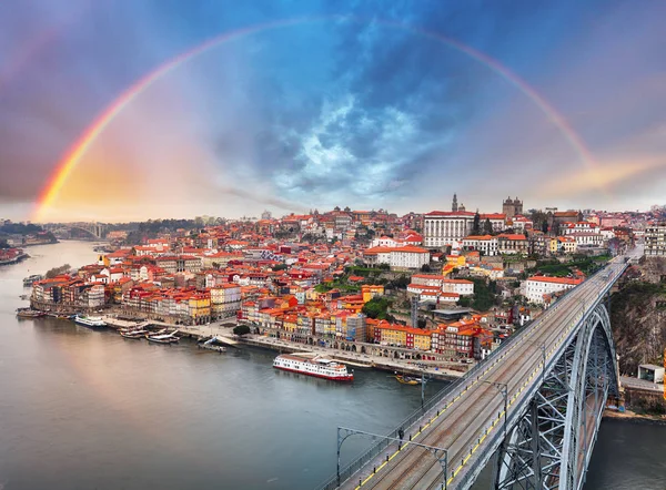 Gökkuşağının üstünde Porto şehir manzarası, Portekiz — Stok fotoğraf