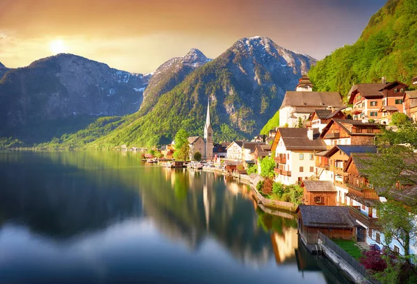 Mooie zomerse Hallstatt stad in de Alpen en lake Hallstatter Zie Stockfoto