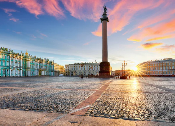 Utsikt över Sankt Petersburg. Panorama över Winter Palace Square, HERM — Stockfoto