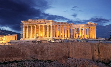 Tepe - Atina'daki Parthenon Tapınağı gece, Yunanistan