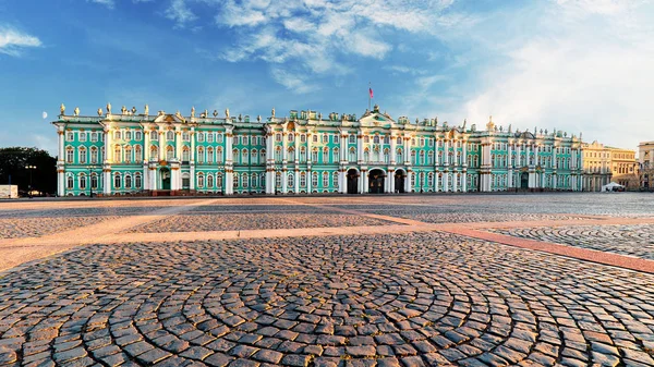 Palais d'hiver - Ermitage à Saint-Pétersbourg, Russie — Photo