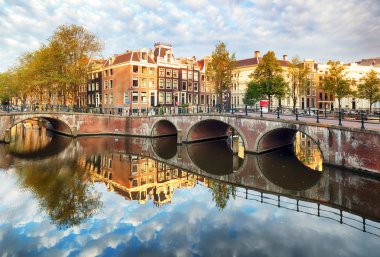 Amsterdam kanal Singel tipik Hollanda ile evler, Holland, Nethe