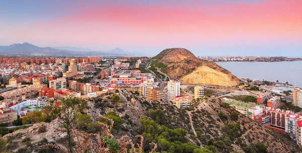 Espanha, Alicante cidade ao pôr do sol — Fotografia de Stock