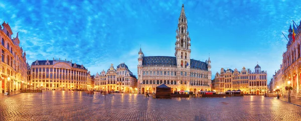 Grand Place i Brussel, panorama på natten, Belgien — Stockfoto