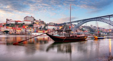 Cityscape Porto (Oporto) eski şehir, Portekiz. Do Vadisi